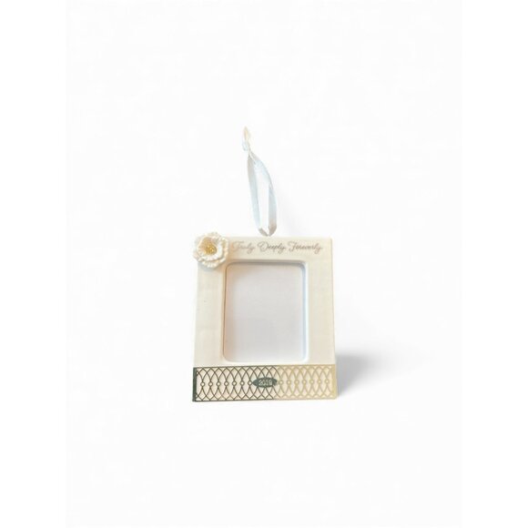 Hallmark Keepsake 2019 Truly Deeply Foreverly Porcelain & Metal Photo Frame Orna - Picture 3 of 7